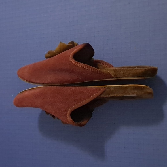 Gorgeous Daniel Green burgundy/purple suede floral embellished mules, sz 8 - Picture 6 of 10